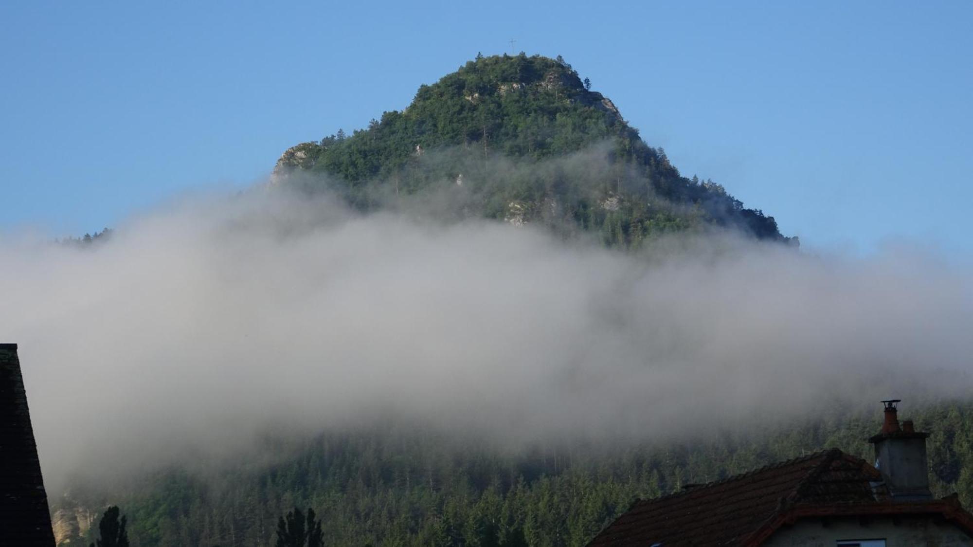 Au Pont De La Gineze Bed and Breakfast Barjac  Εξωτερικό φωτογραφία